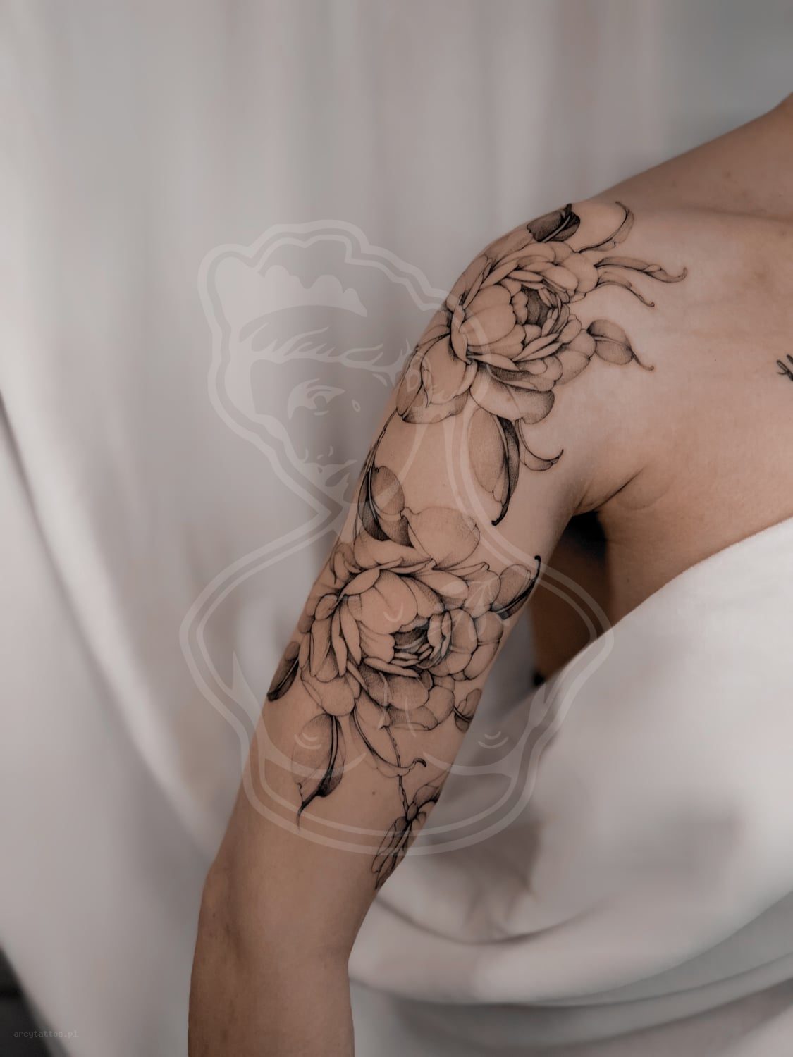 Tatuaż Botanika chryzantemy - ArcyTattoo Lublin