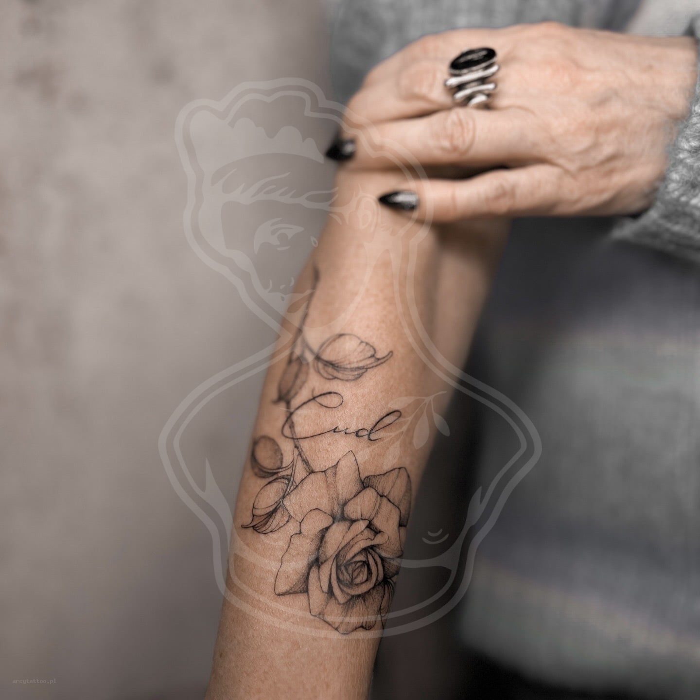 Tatuaż Botanika kwiaty przedramie - ArcyTattoo Lublin