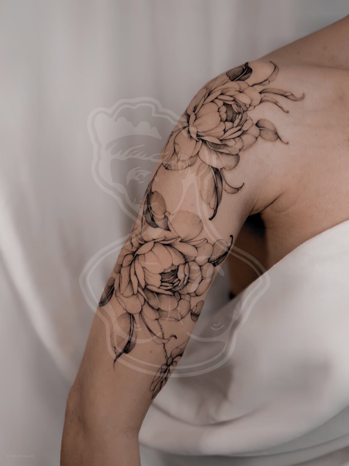 Tatuaż Botanika piwonie rekaw - ArcyTattoo Lublin