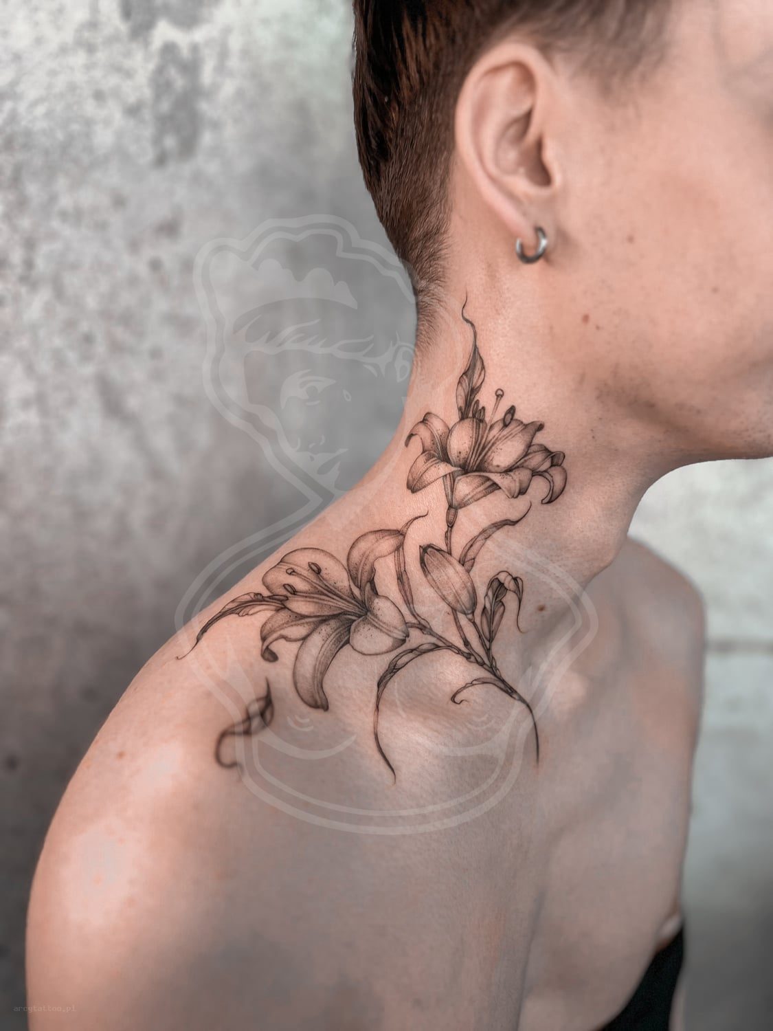 Tatuaż Fineline lilie - ArcyTattoo Lublin