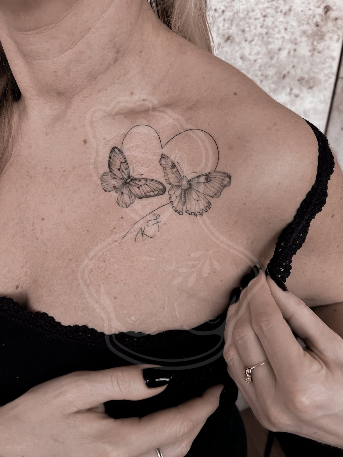 Tatuaż Fineline motyle serce - ArcyTattoo Lublin