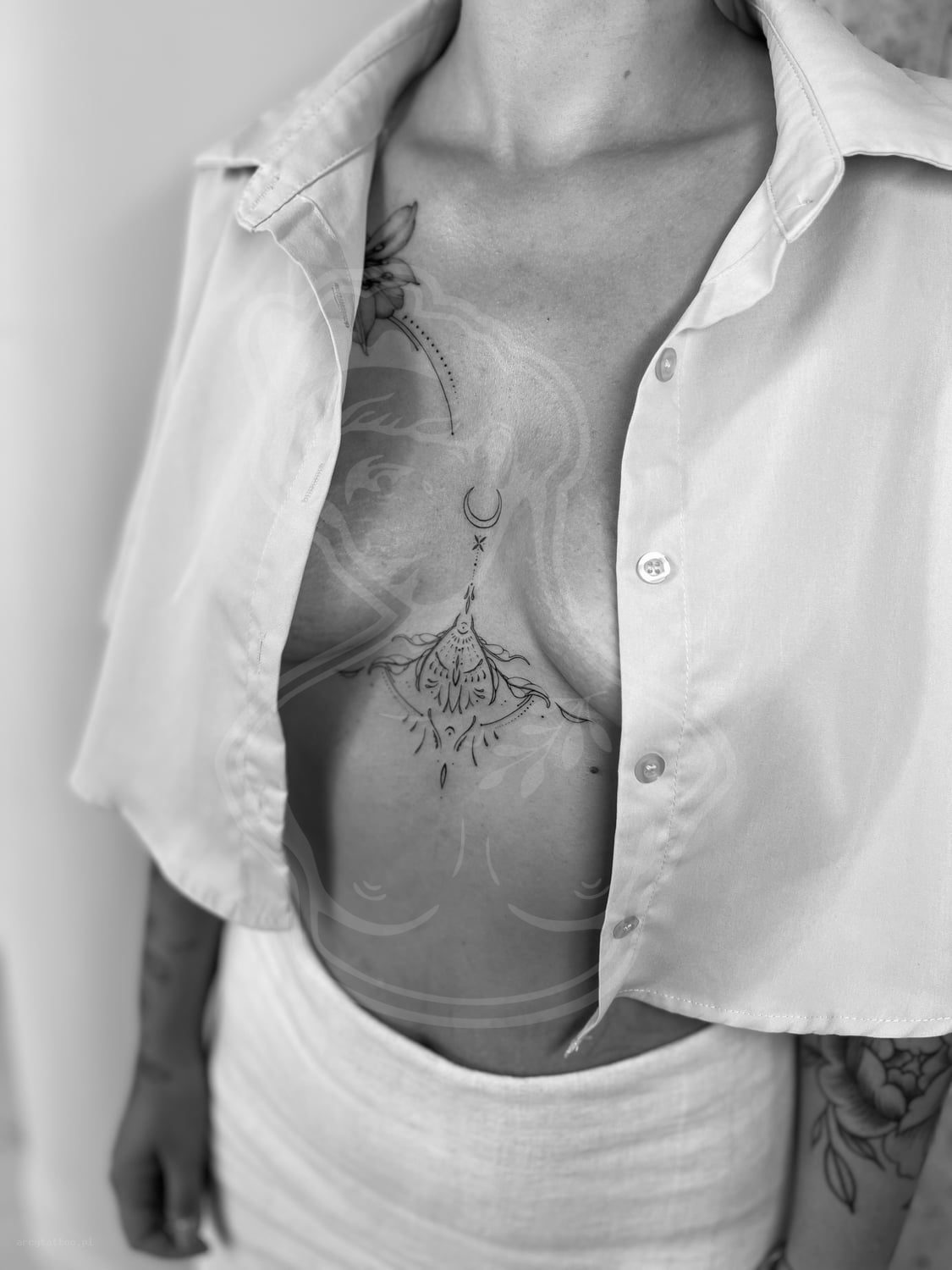 Tatuaż Fineline ornament ksiezyc - ArcyTattoo Lublin