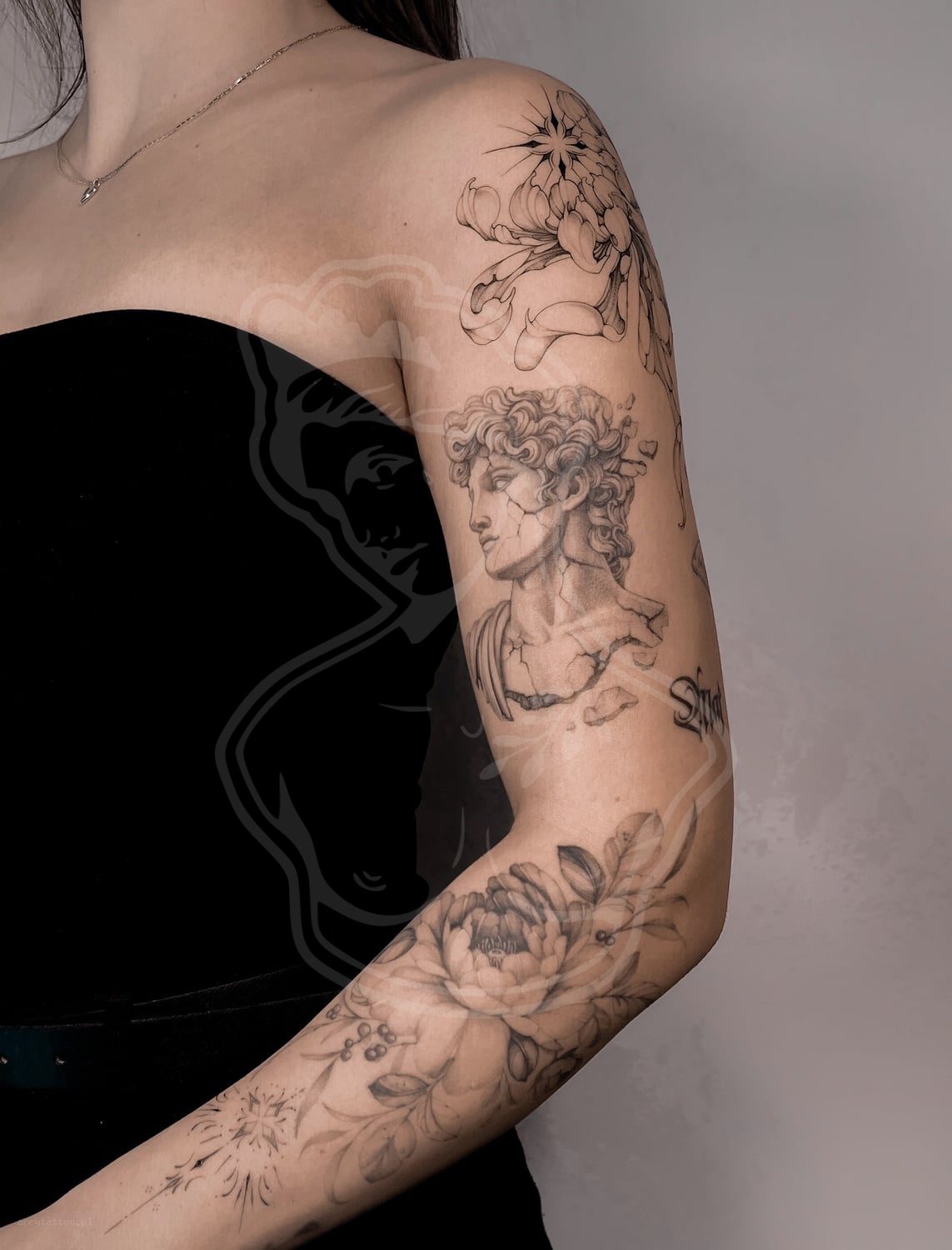 Tatuaż Graphic / ornament antyk rekaw - ArcyTattoo Lublin