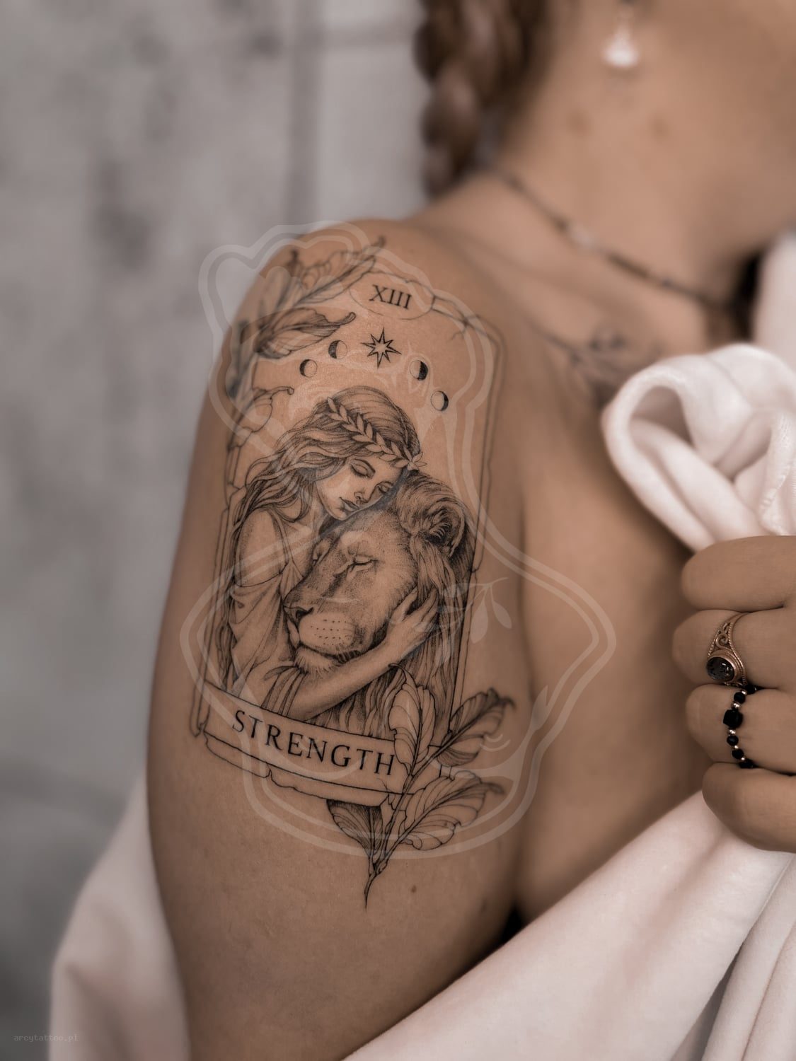 Tatuaż Graphic / ornament tarot strength - ArcyTattoo Lublin