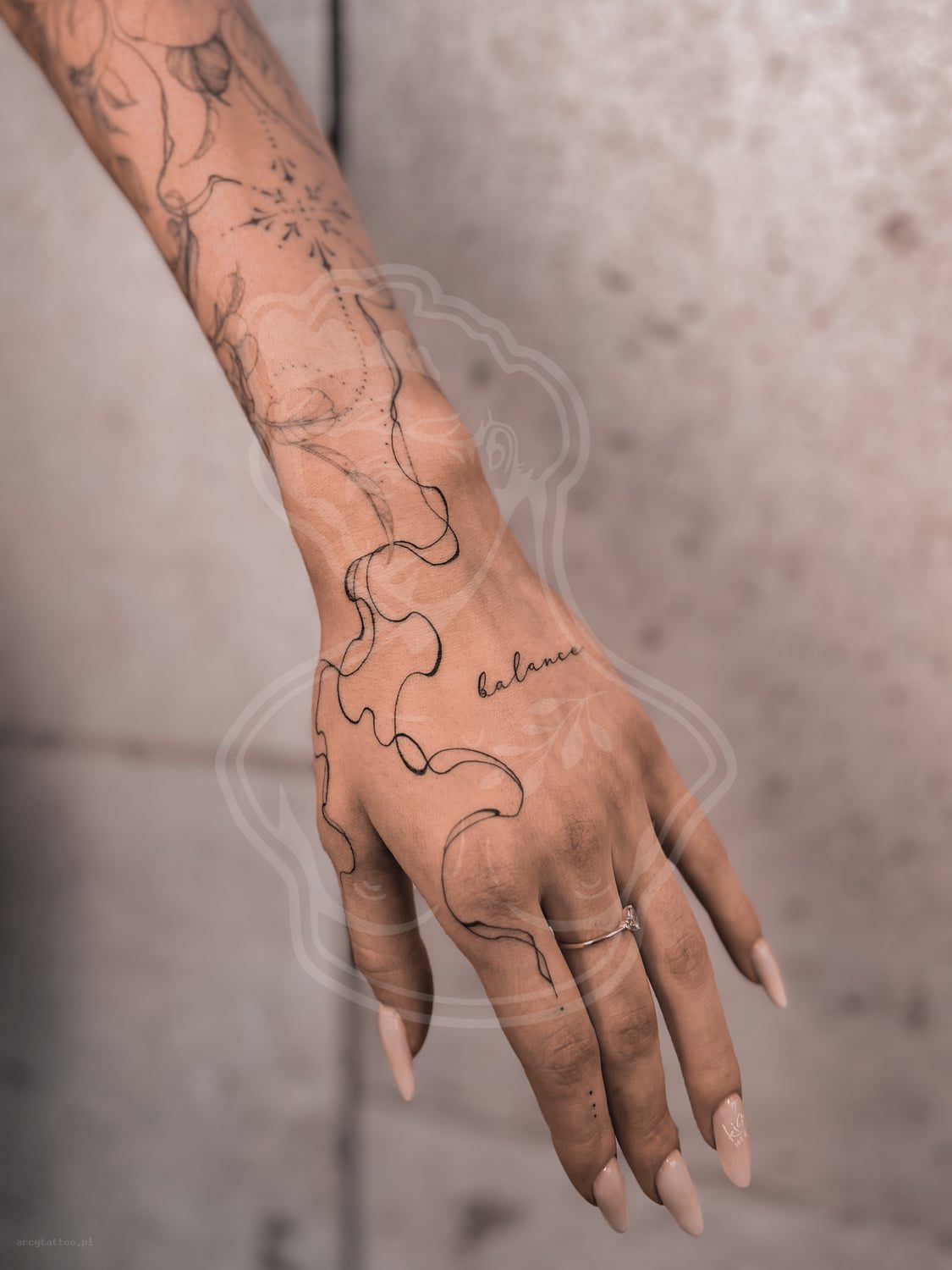 Tatuaż Kaligrafia dlon - ArcyTattoo Lublin